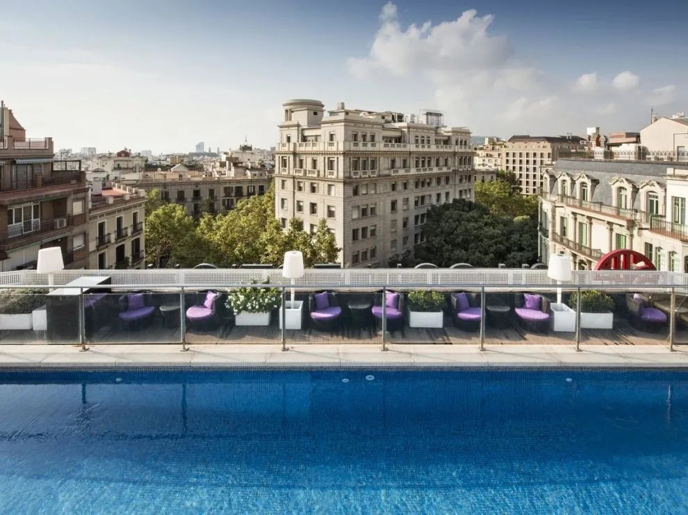 Najlepsze noclegi w Barcelonie – gdzie się zatrzymać, aby nie przepłacać