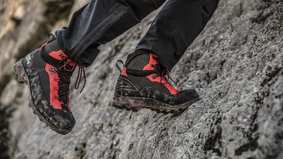 Jakie buty w góry jesienią - wybierz idealne obuwie na trudne warunki