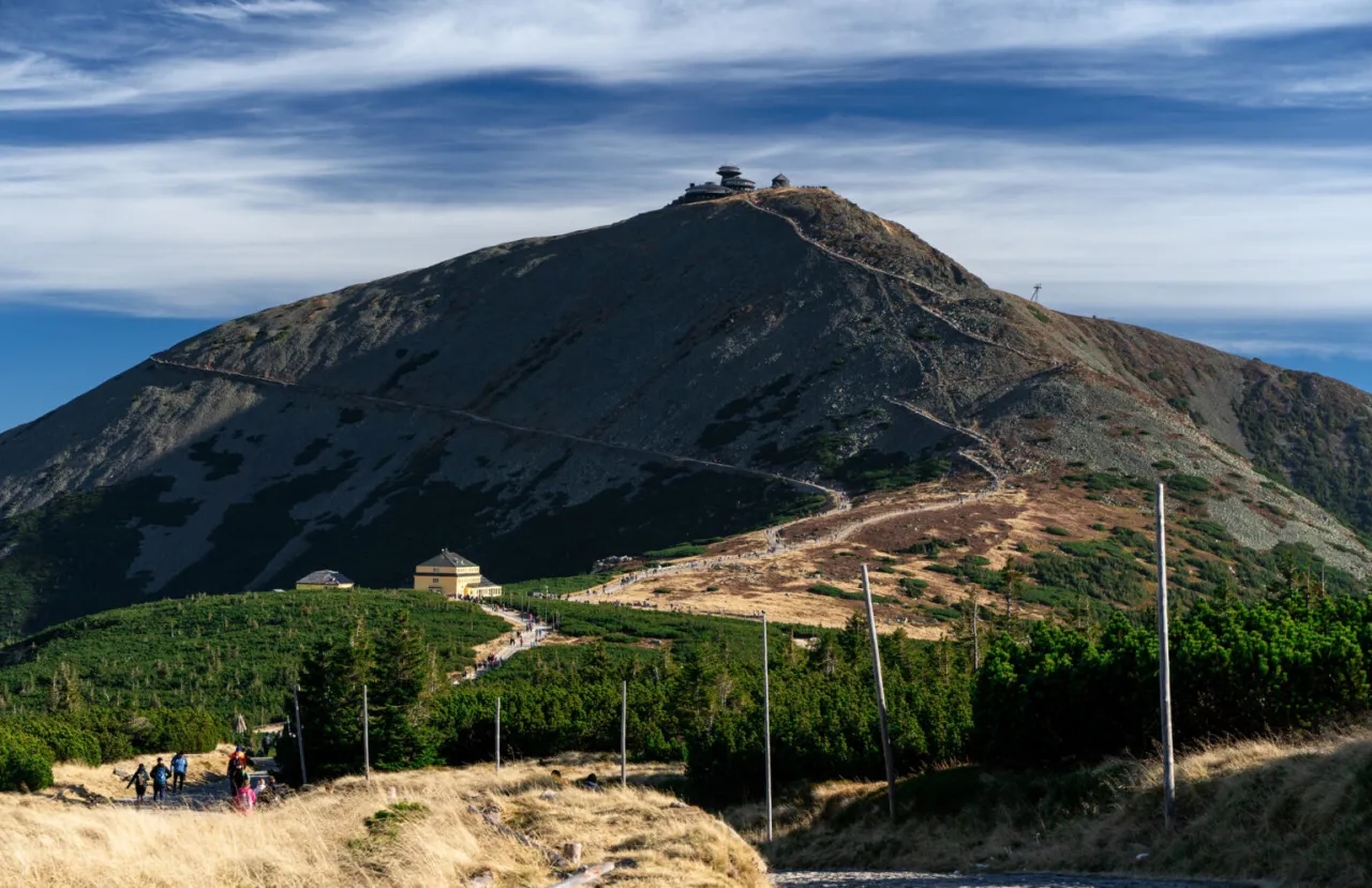 Ile km ma niebieski szlak na Śnieżkę? Poznaj różne trasy i długości